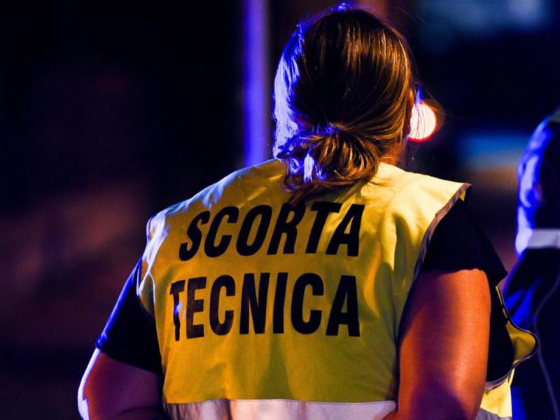 Scorte a trasporti eccezionali. Alcuni scatti al lavoro.