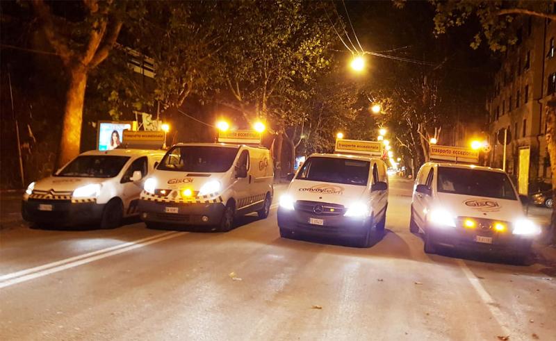 Scorte a trasporti eccezionali. Alcuni scatti al lavoro.