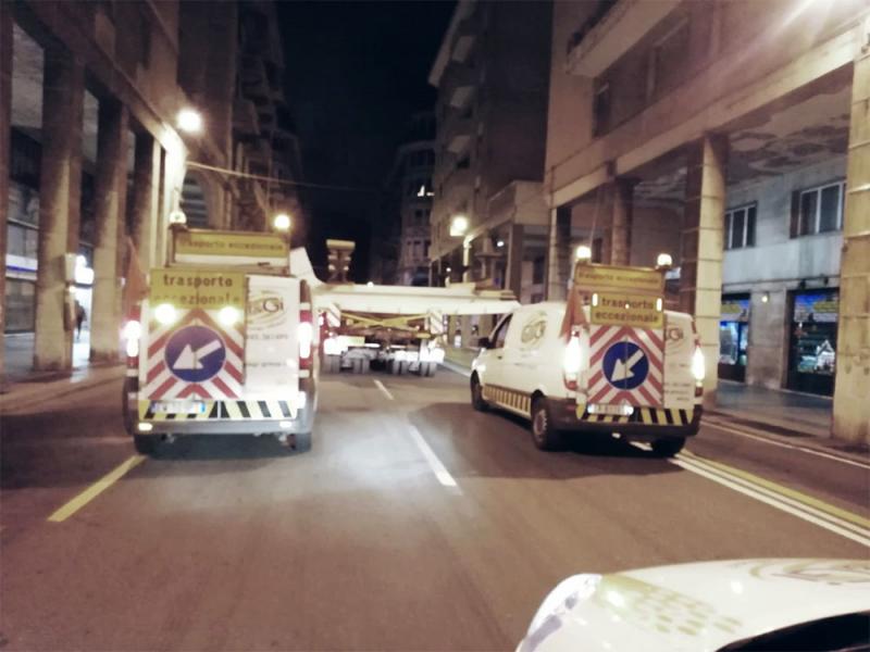 Scorte a trasporti eccezionali. Alcuni scatti al lavoro.